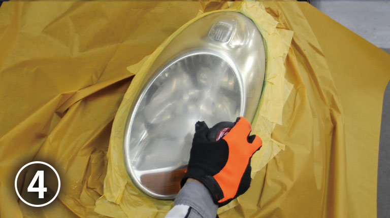 7〜9種類のペーパーで丹念に研磨