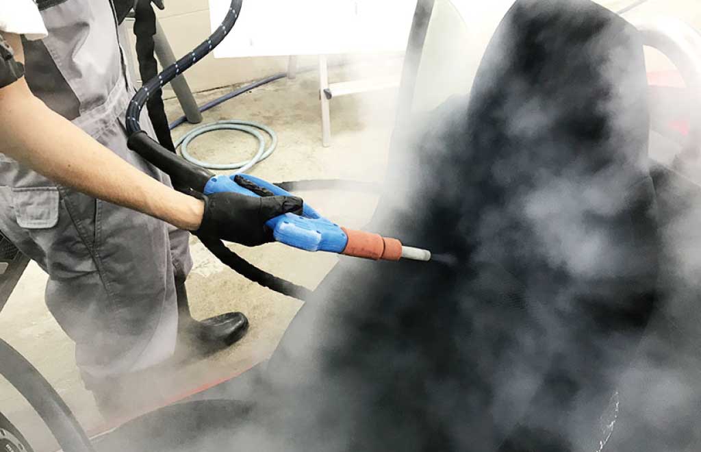 スチーマーによる殺菌・消毒